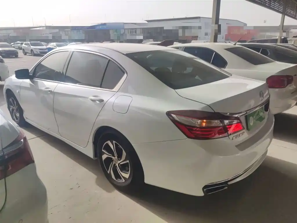 Honda Accord 2016 — фото 21