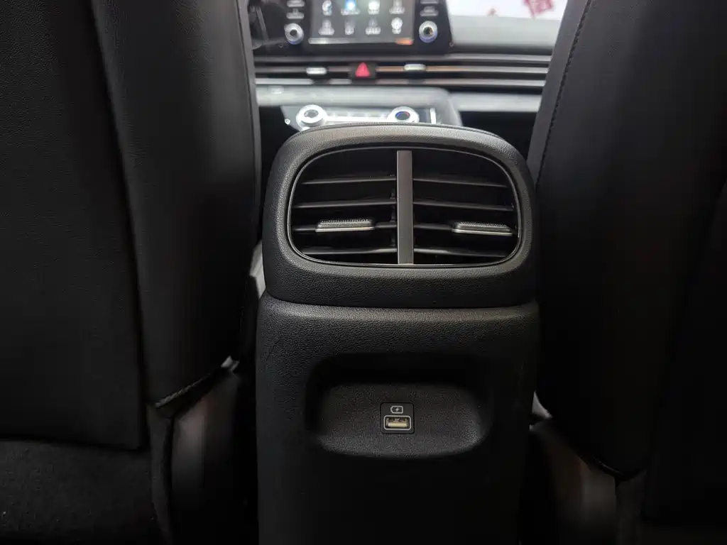 Hyundai Elantra 2023 — фото 25