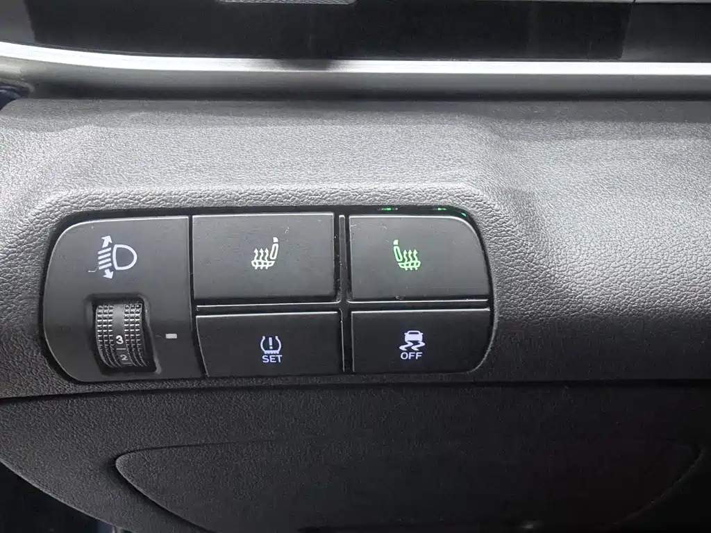 Hyundai Elantra 2023 — фото 14