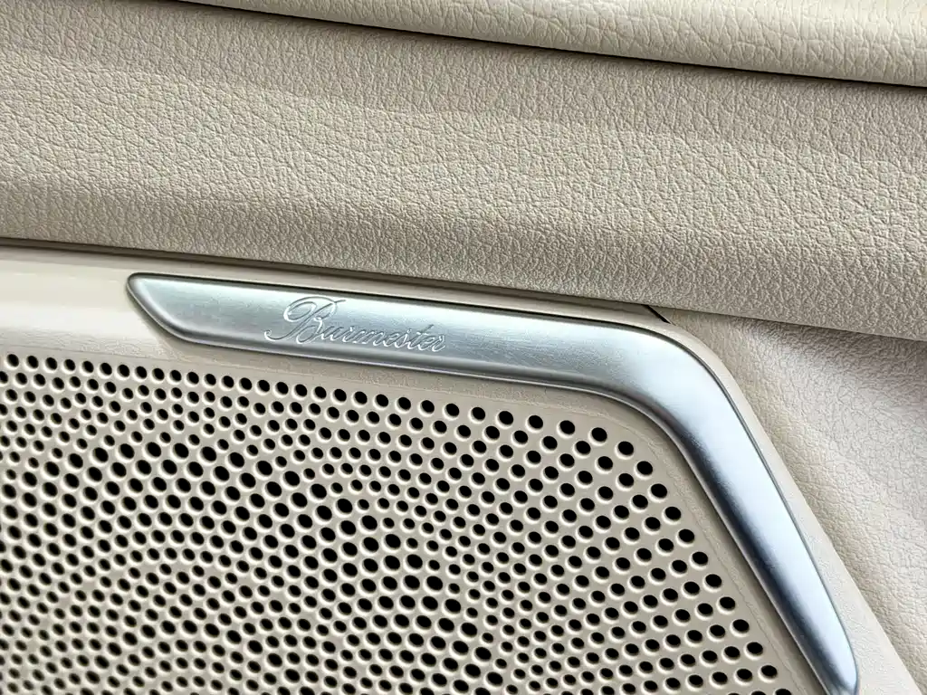 Mercedes-Benz V-Class 2023 — фото 8