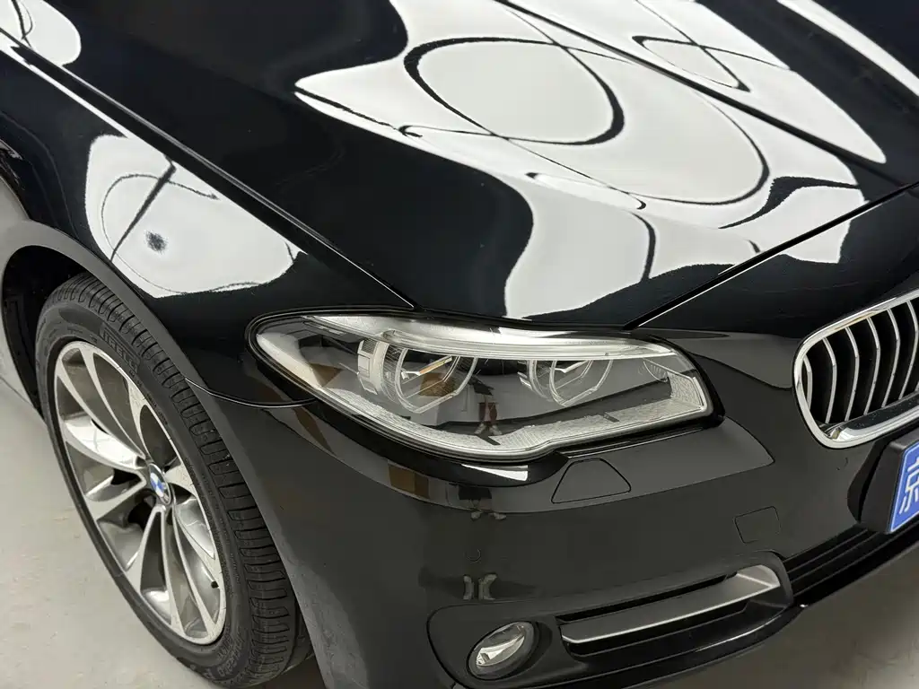 BMW 5 Series 2015 — фото 20