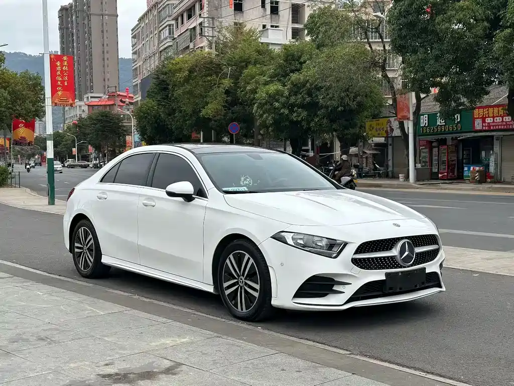 Mercedes-Benz A-Class 2019 — фото 3