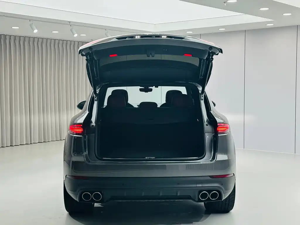 Porsche Cayenne 2021 — фото 30