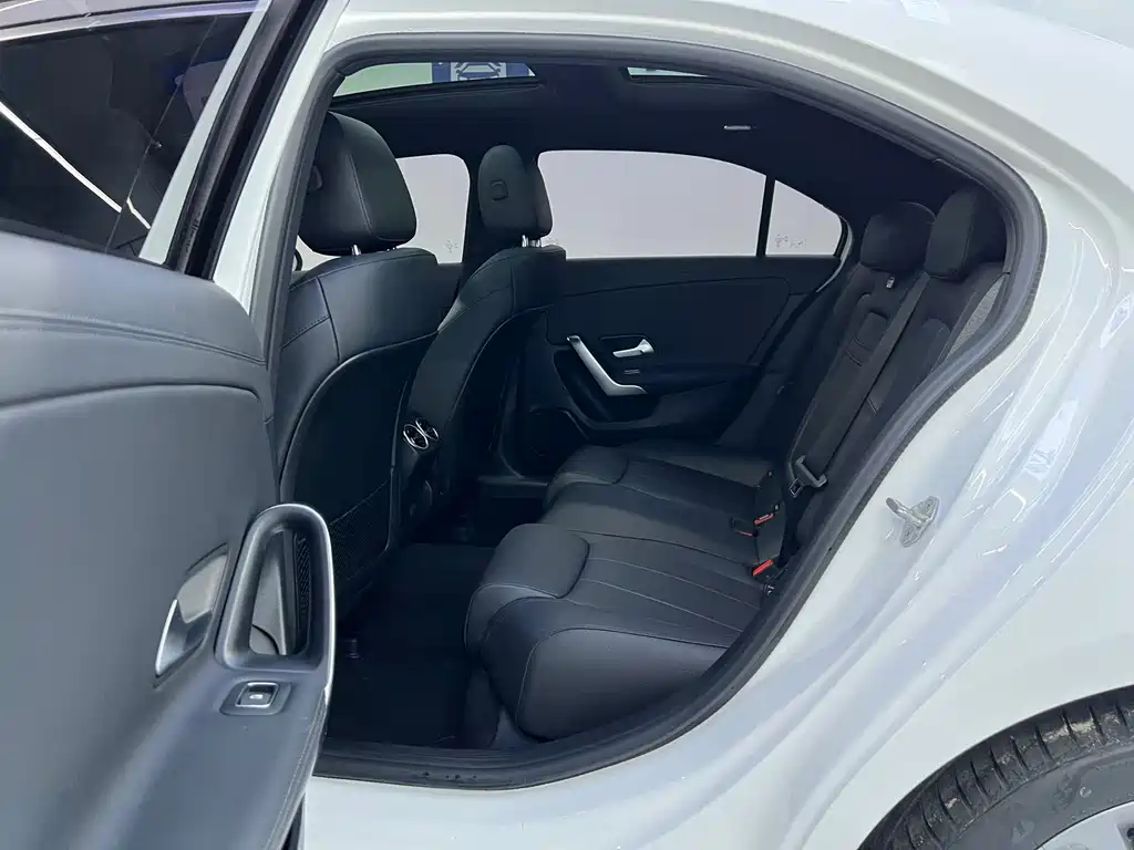 Mercedes-Benz A-Class 2023 — фото 13