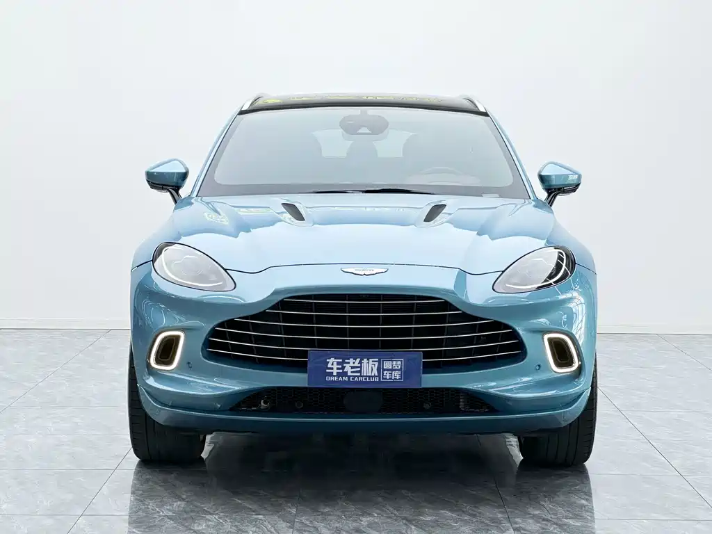Aston Martin DBX 2022 — фото 2