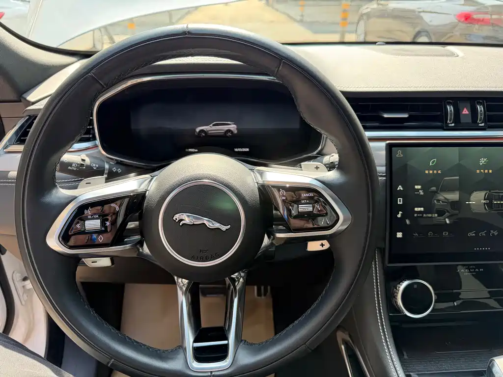 Jaguar F-PACE 2023 — фото 12