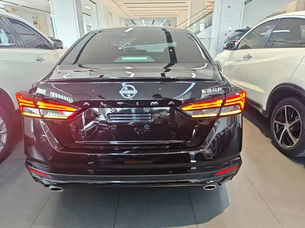 Nissan Teana 2023