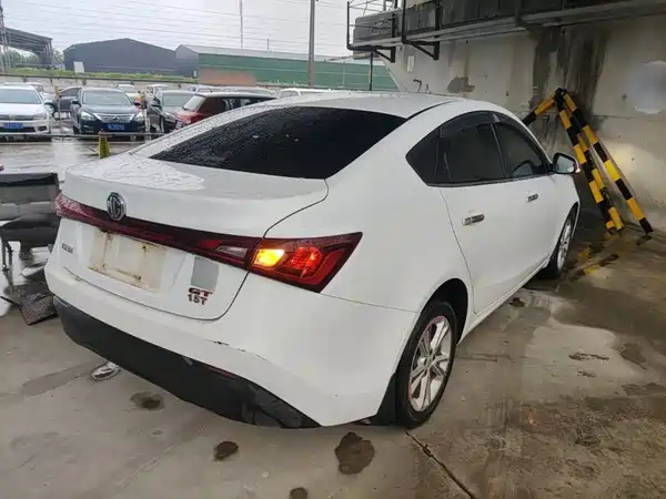 MG GT 2015