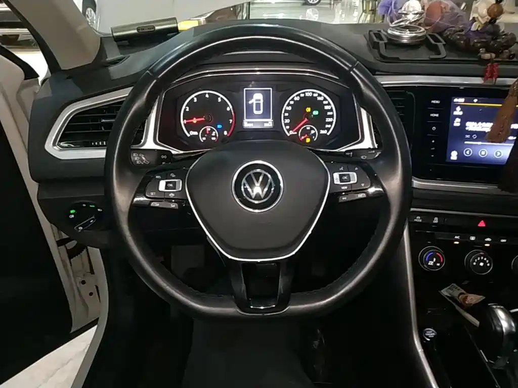 Volkswagen T-Roc 2023 — фото 11