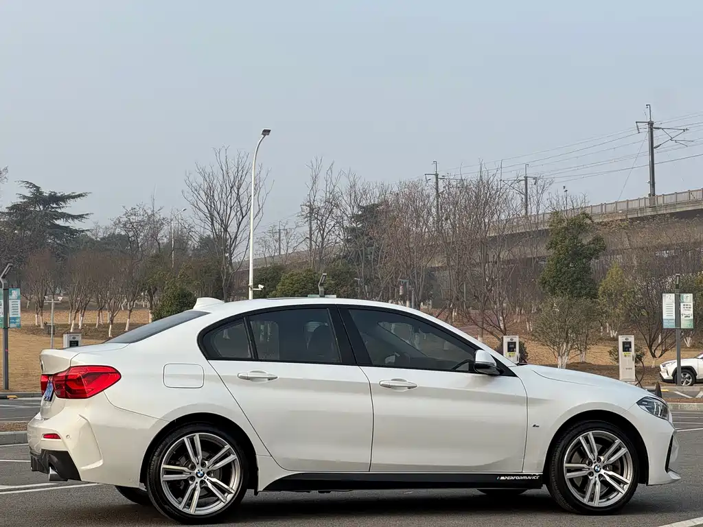 BMW 1 Series 2020 — фото 16