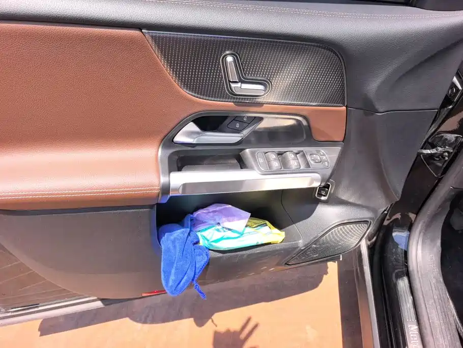 Mercedes-Benz GLB 2023