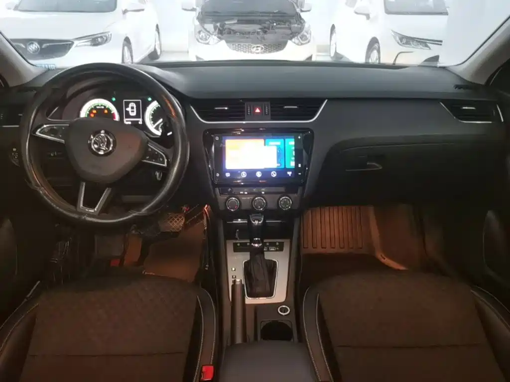 Skoda Octavia 2020 — фото 10