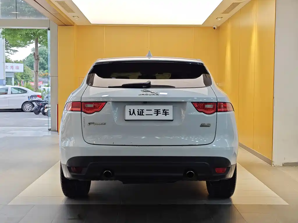 Jaguar F-PACE 2018 — фото 30