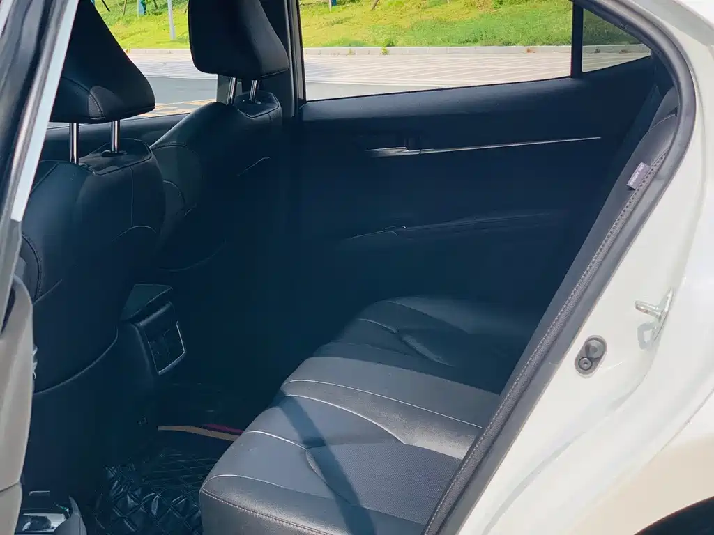 Toyota Camry 2022 — фото 11