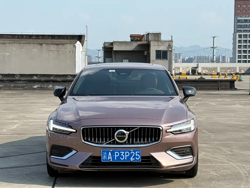 Volvo S60 2022 — фото 2
