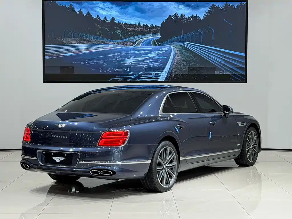 Bentley Flying Spur Plug-In Hybrid 2022 — фото 4