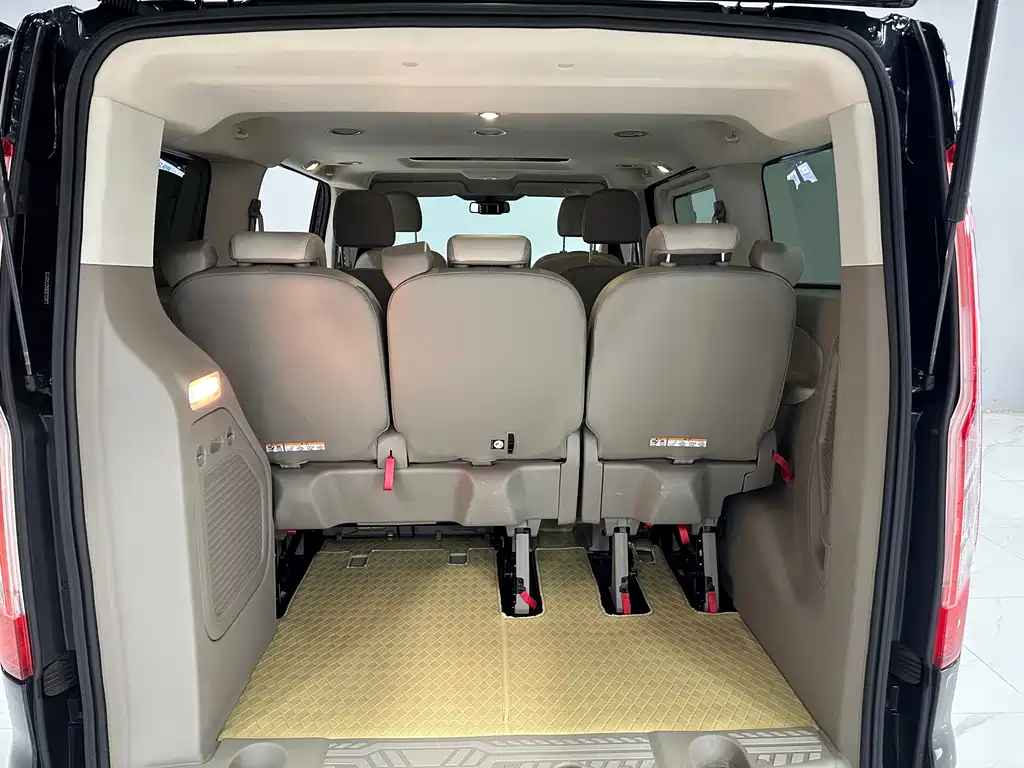 Ford Tourneo 2017 — фото 12