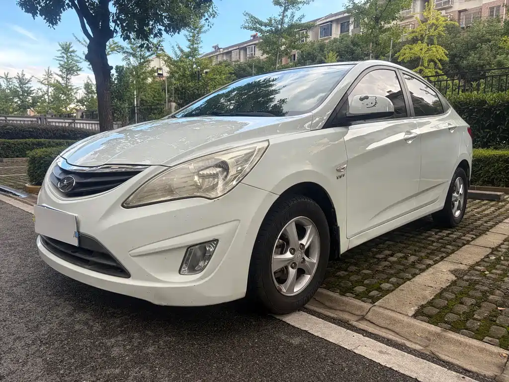 Hyundai Accent 2013