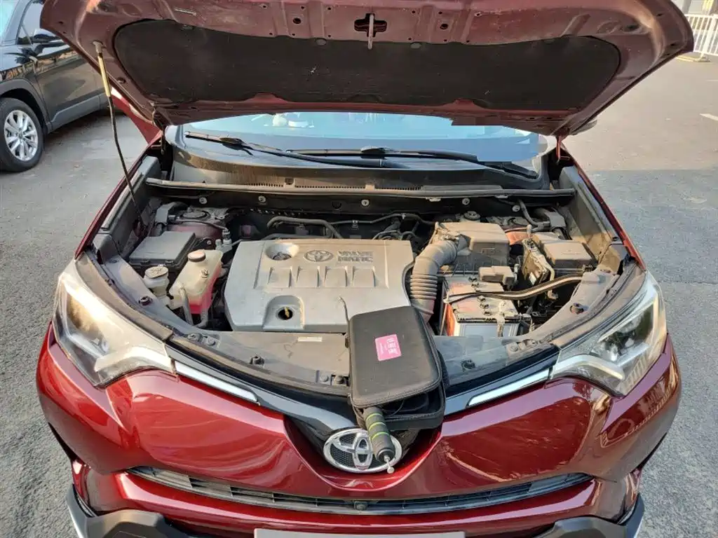 Toyota RAV4 2018 — фото 11