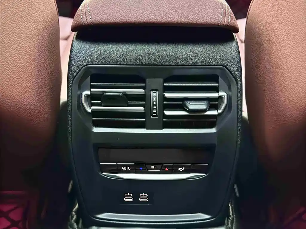 BMW 3 Series 2025 — фото 9
