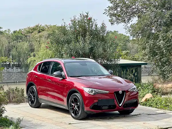 Alfa Romeo Stelvio 2017