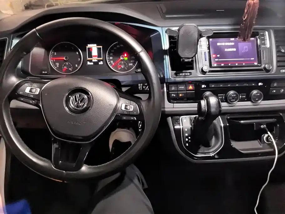 Volkswagen Multivan 2018 — фото 12