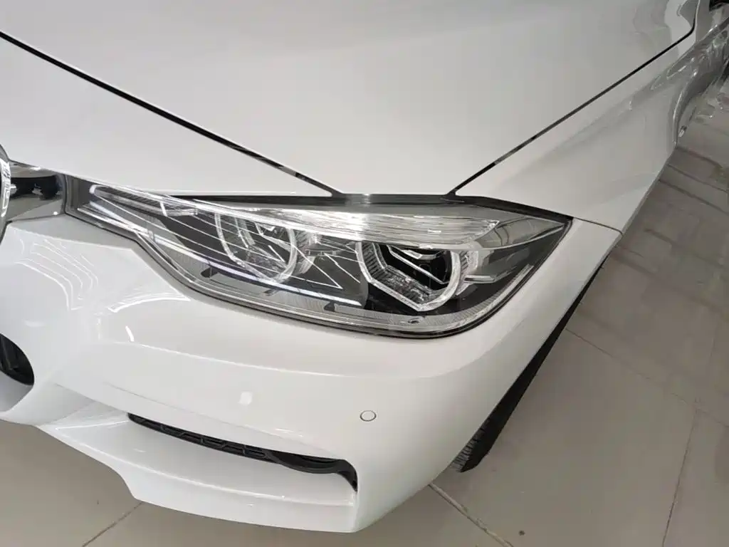 BMW 3 Series 2018 — фото 24