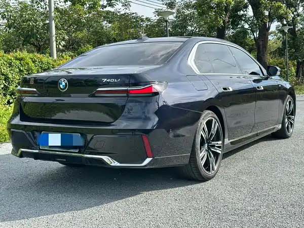 BMW 7 Series 2024