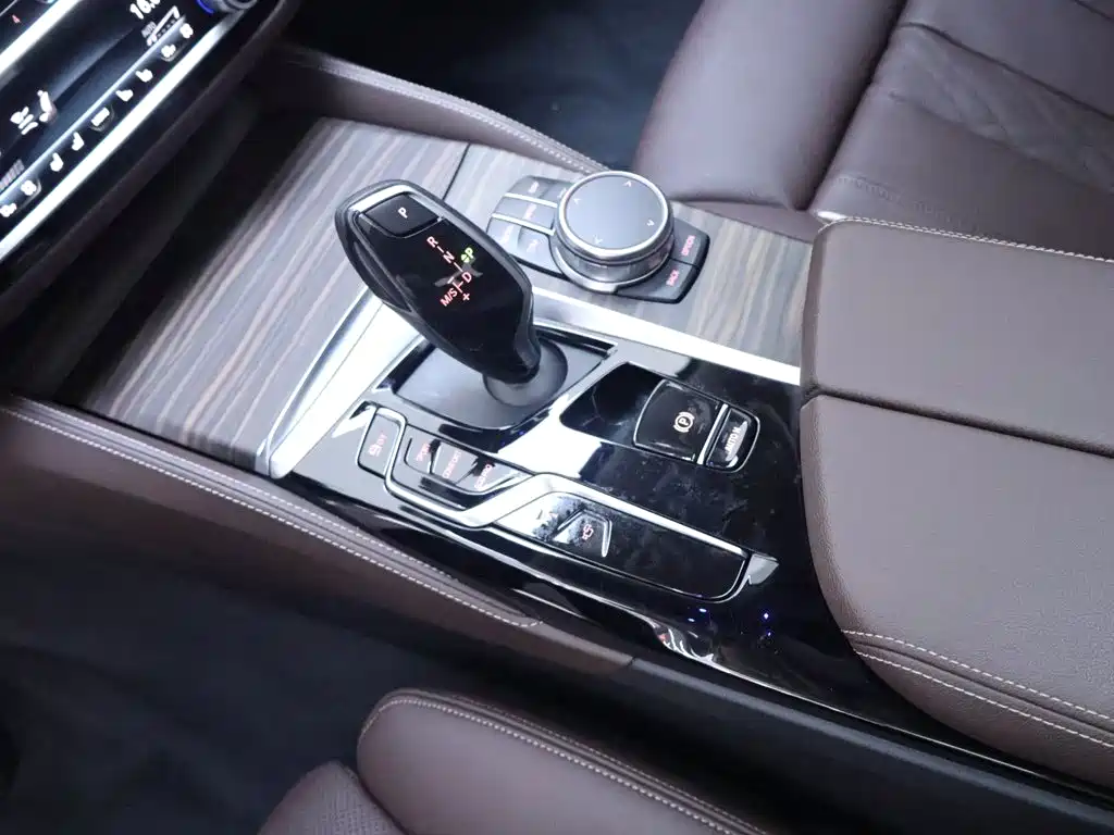 BMW 5 Series 2022 — фото 12