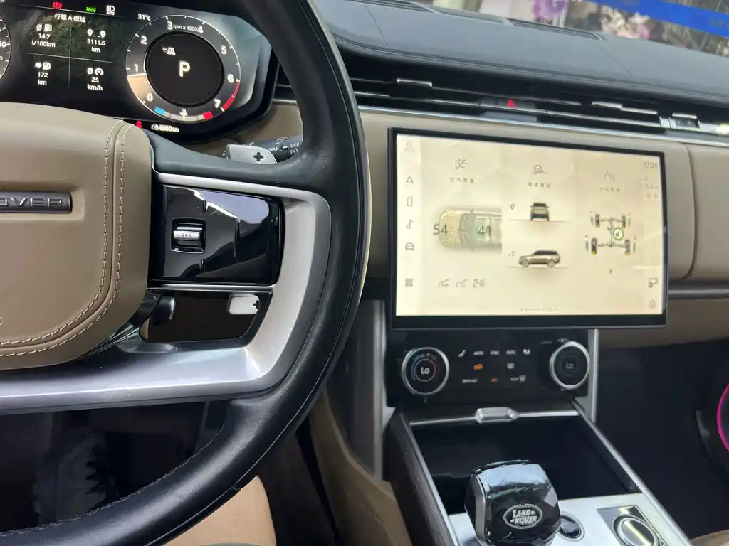 Land Rover Range Rover 2023 — фото 18
