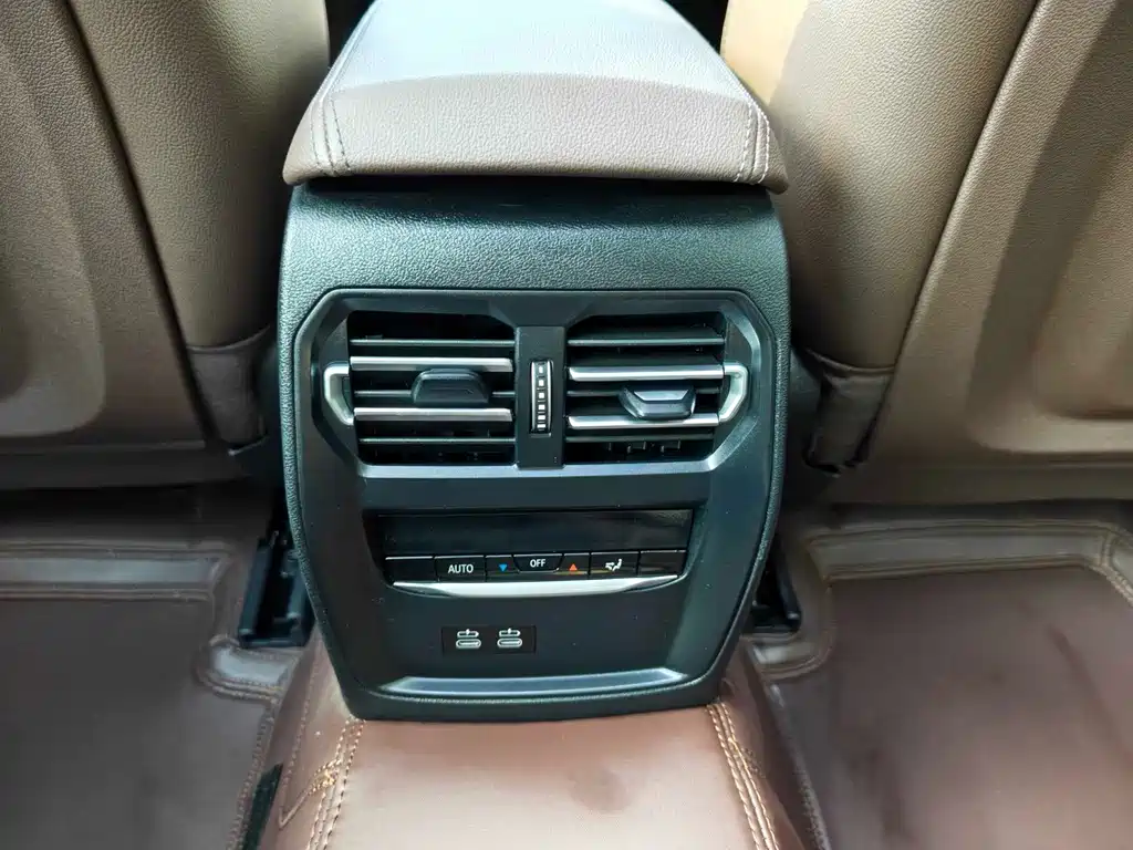 BMW 3 Series 2025 — фото 17