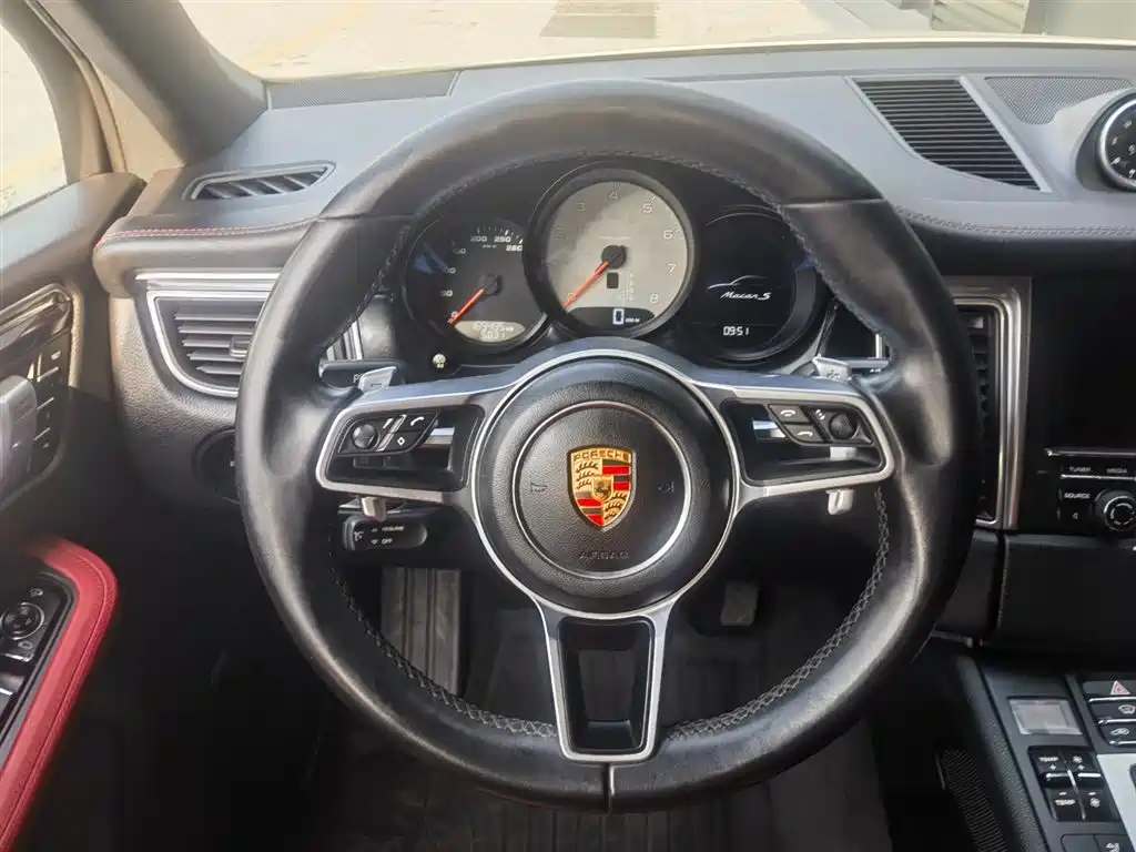 Porsche Macan 2015 — фото 11