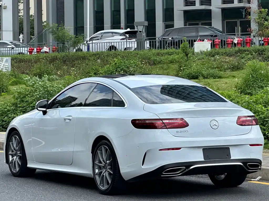 Mercedes-Benz E-Class 2022 — фото 13