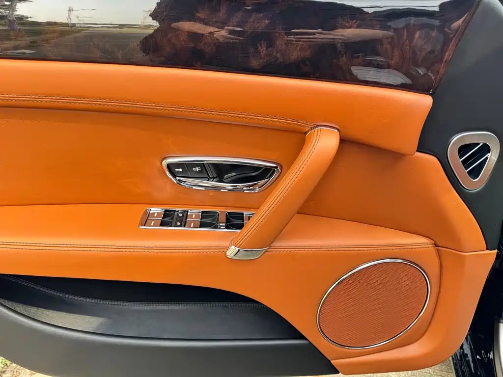 Bentley Flying Spur 2017 — фото 25