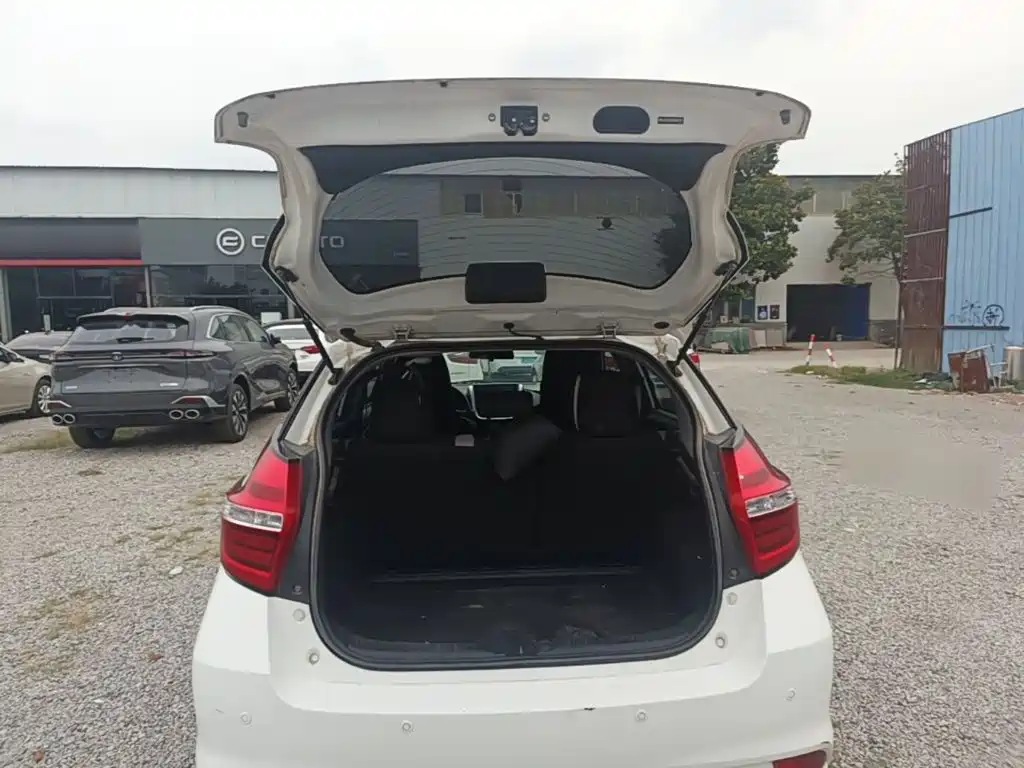 Toyota Yaris L 2019 — фото 19