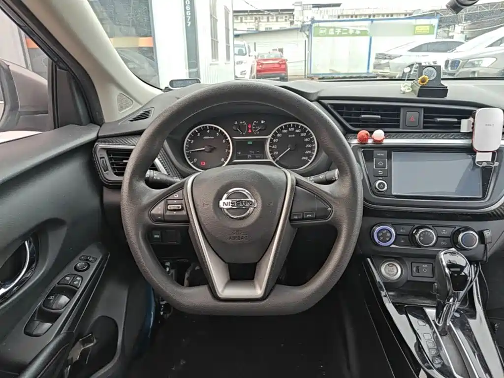 Nissan Bluebird 2017 — фото 11