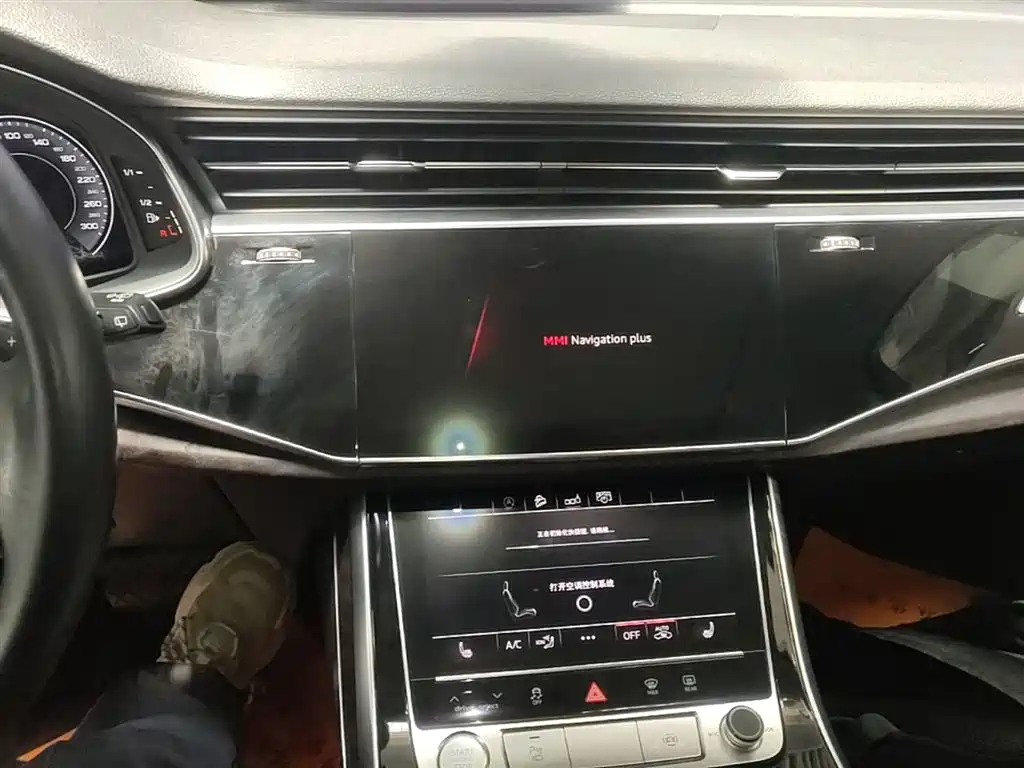 Audi Q7 2020 — фото 13
