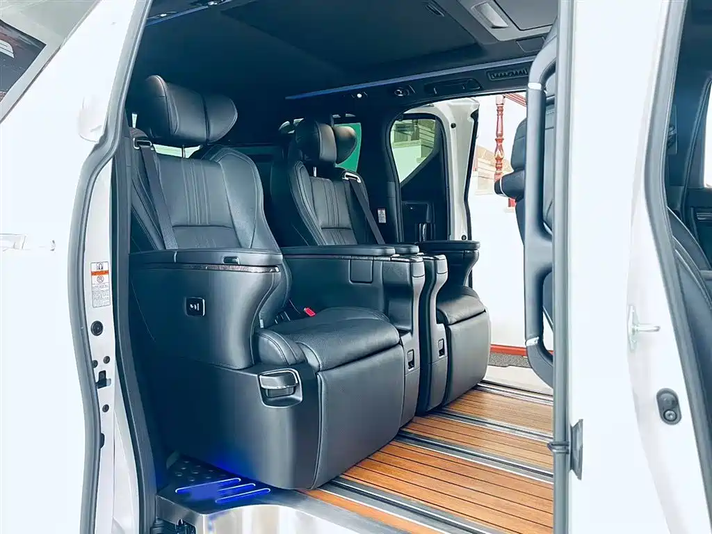 Toyota Vellfire 2022 — фото 11