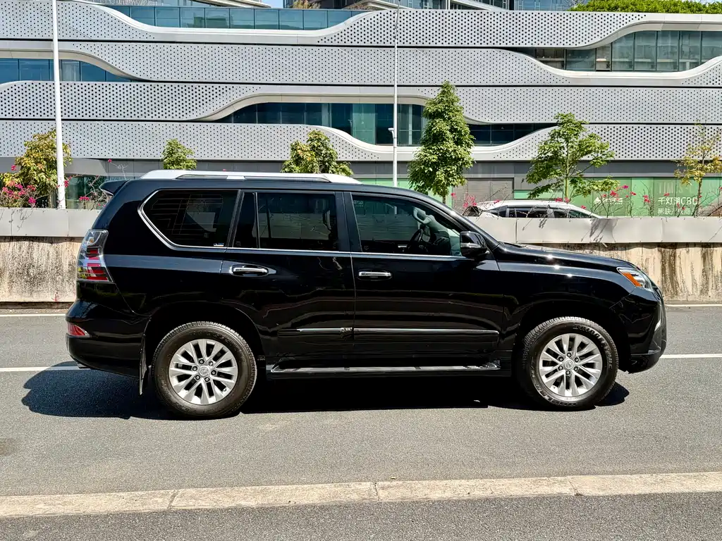Lexus GX 2019 — фото 7