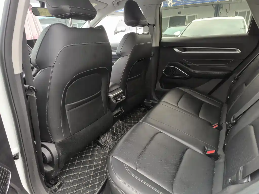 Geely Emgrand 2021