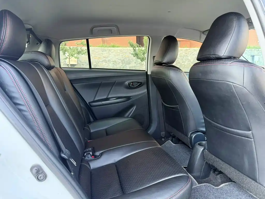 Toyota Yaris L 2017 — фото 10