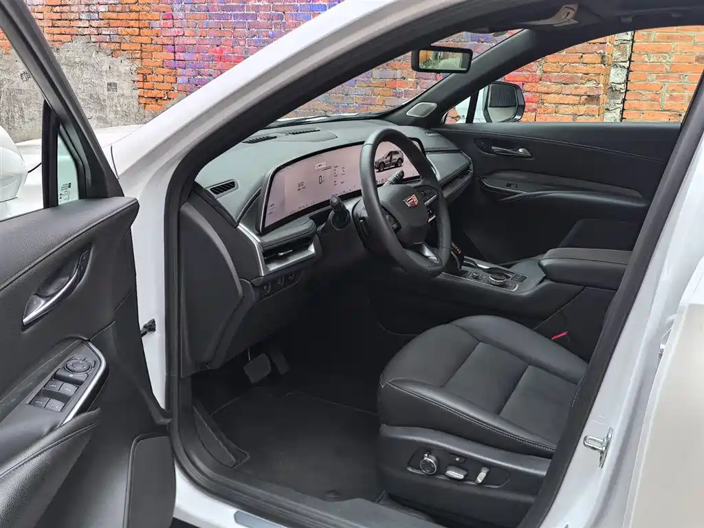 Cadillac XT4 2025 — фото 10