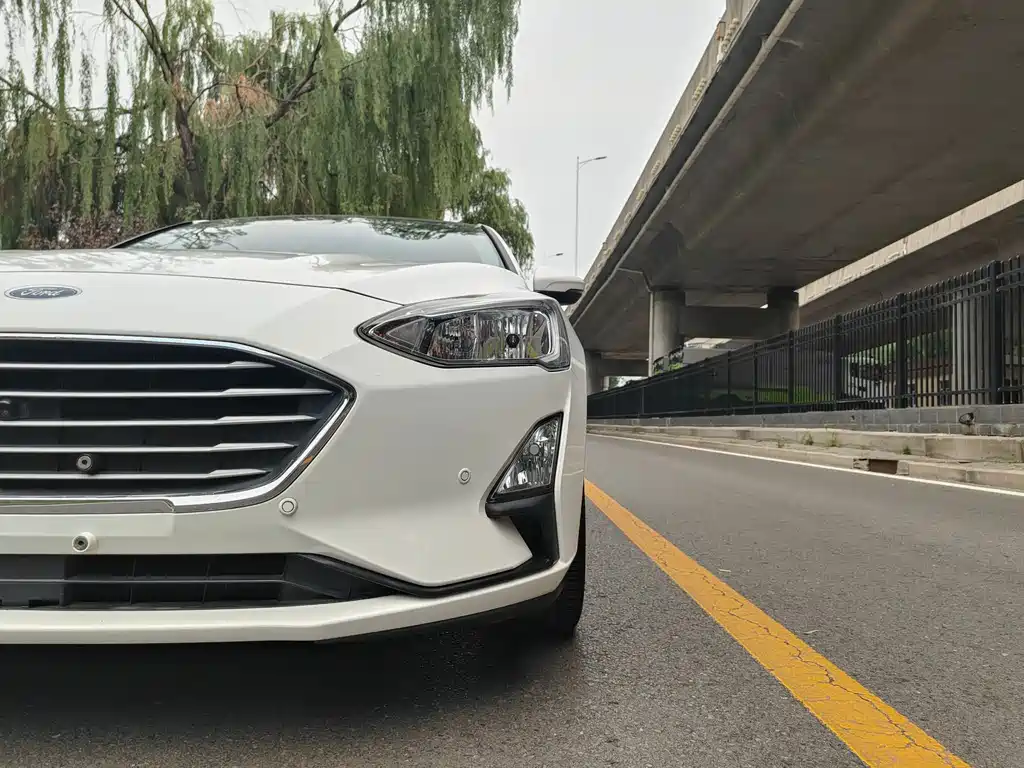 Ford Focus 2019 — фото 10