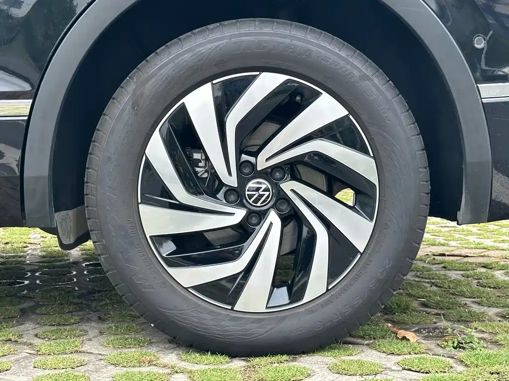 Volkswagen Tiguan L 2024 — фото 13