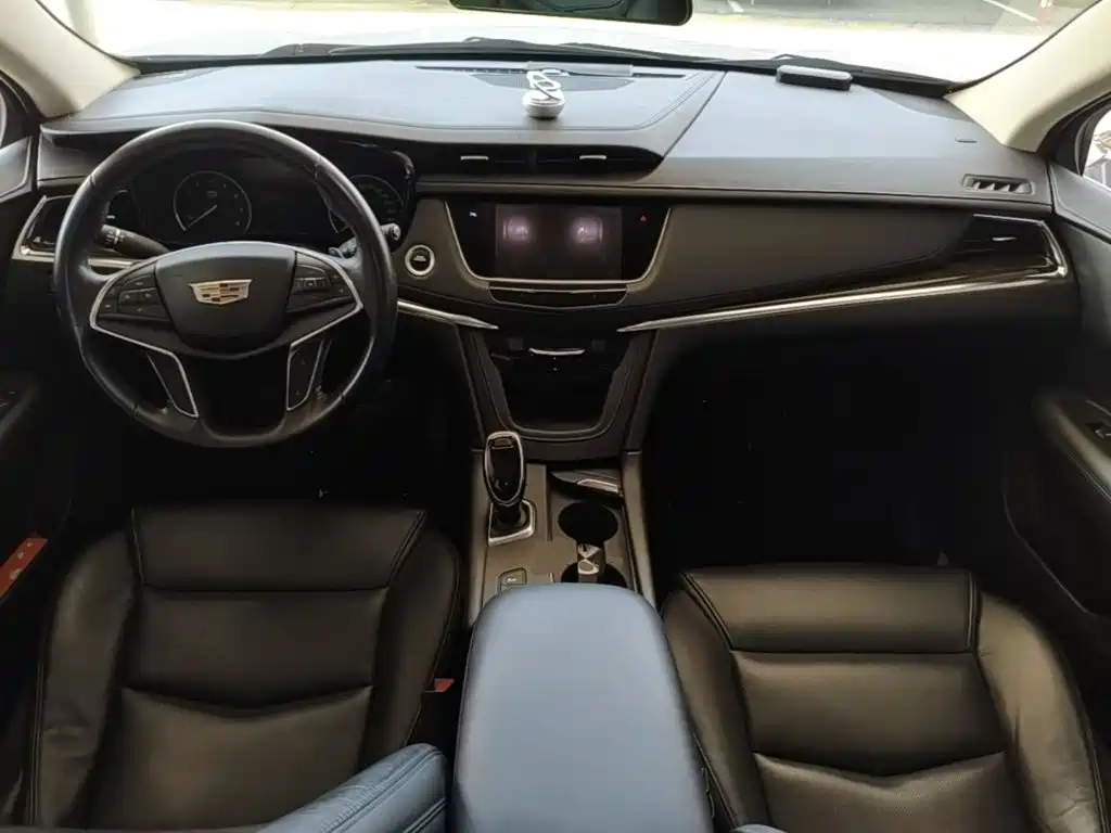Cadillac XT5 2019 — фото 10