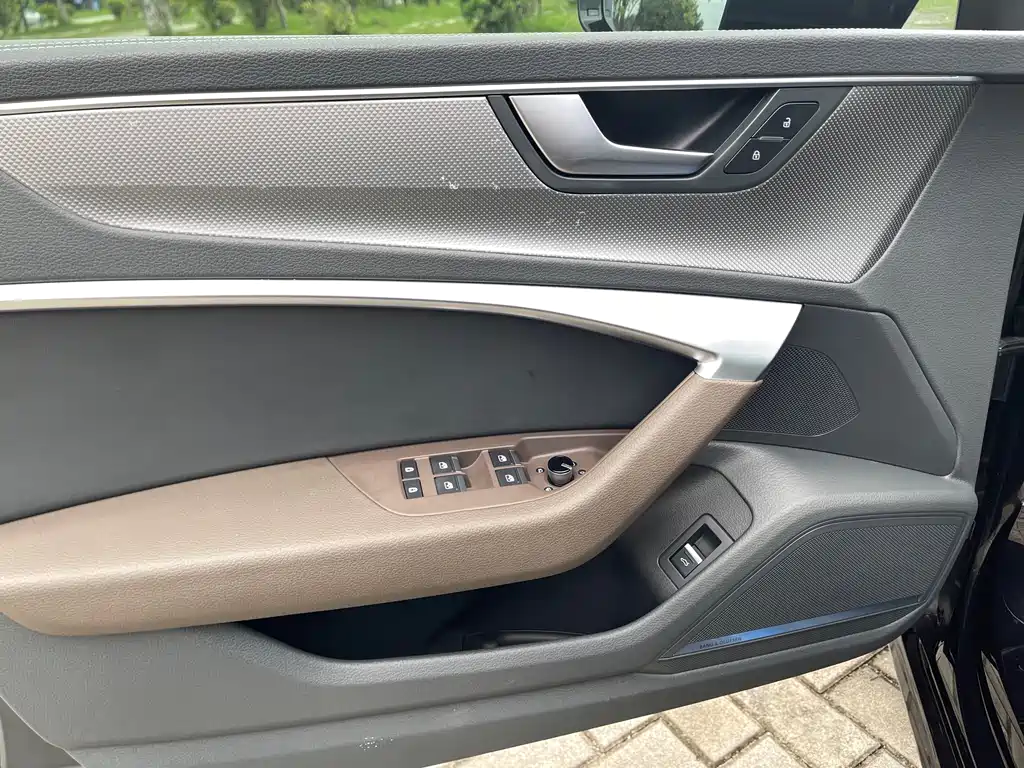 Audi A7L 2023 — фото 11