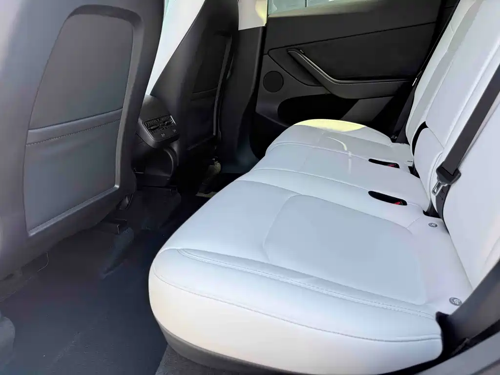 Tesla Model Y 2023 — фото 10
