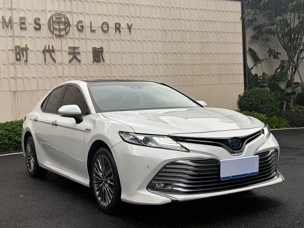 Toyota Camry 2019 — фото 3