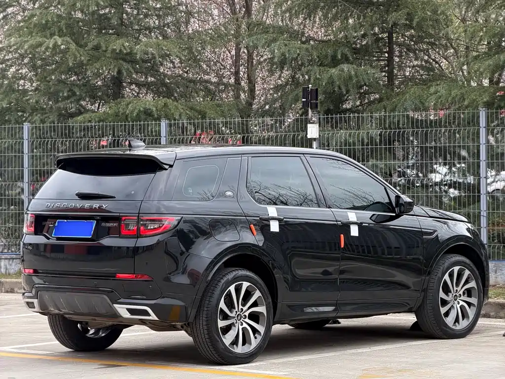 Land Rover Discovery Sport 2023 — фото 9