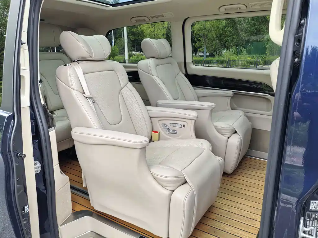 Mercedes-Benz V-Class 2018 — фото 11